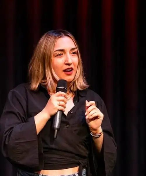 Özge Özel - Stand Up
