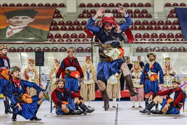 İzmir'de Balkan Halk Dansları Kursu Final Gösterisi Yapıldı