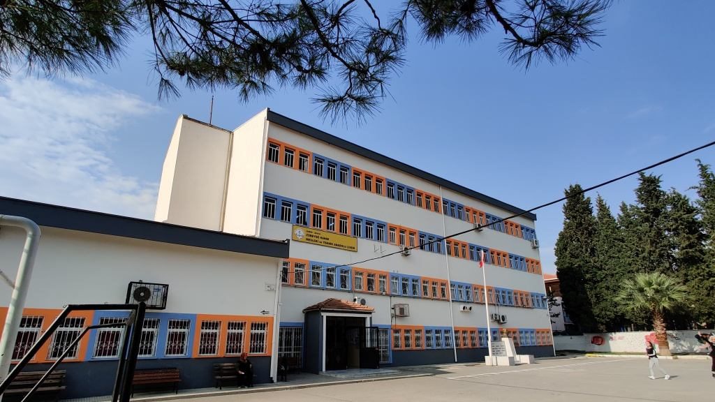 Buca Zübeyde Hanım Mesleki ve Teknik Anadolu Lisesi