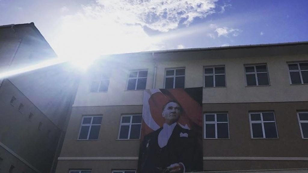 Çeşme Atatürk Anadolu Lisesi