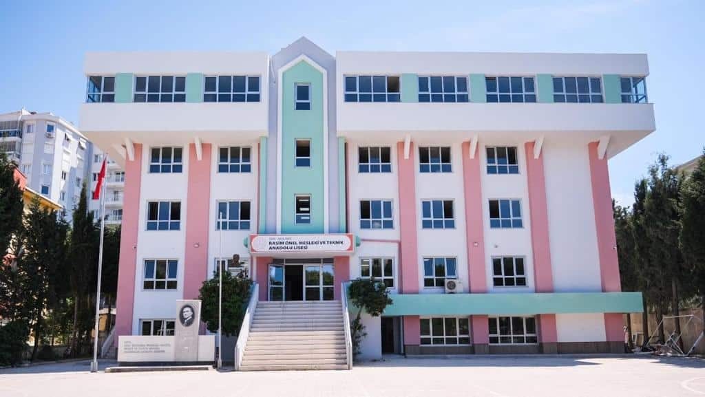 Narlıdere Rasim Önel Ticaret Mesleki ve Teknik Anadolu Lisesi