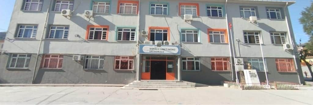 Merkez İsmet İnönü Ortaokulu