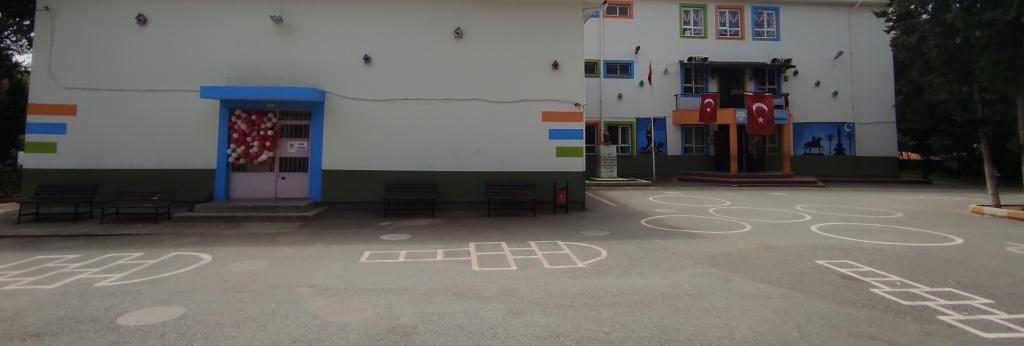 Ahmet Kutsi Tecer İlkokulu