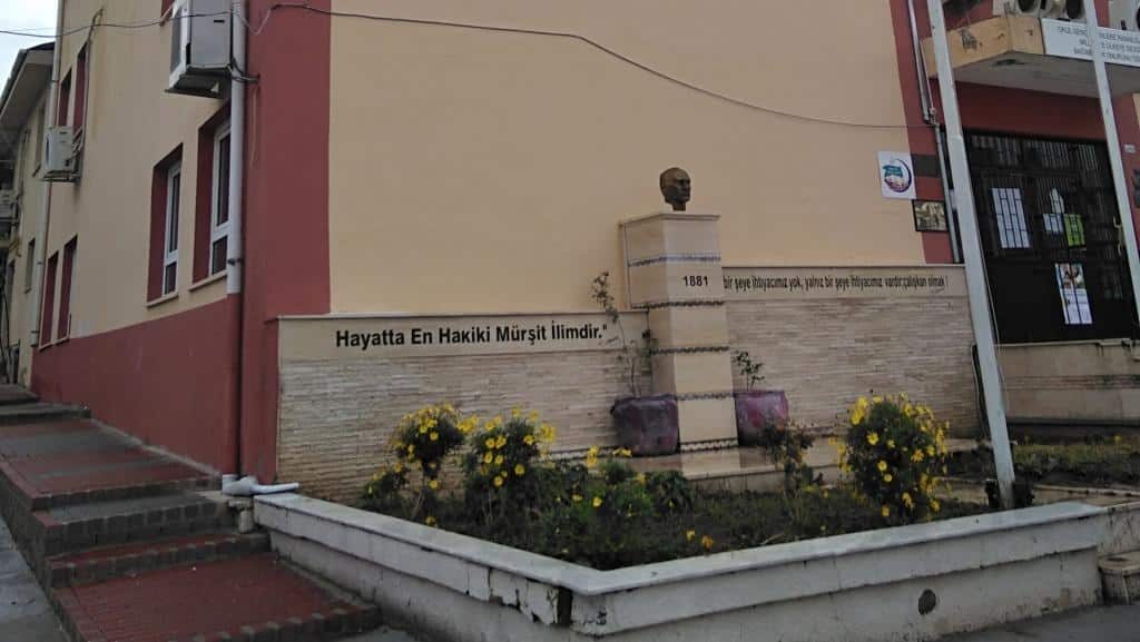 Ali Şir Nevai Ortaokulu