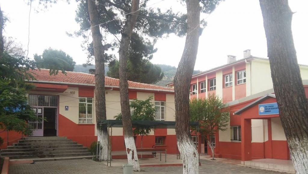 Yiğitler Özcan Katrancı Ortaokulu