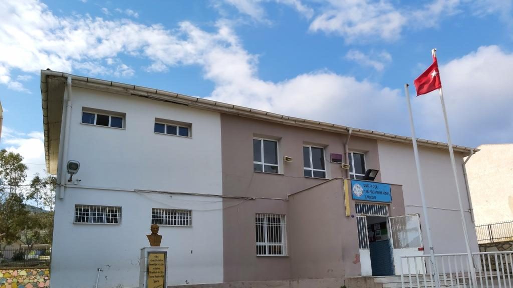 Yenifoça Reha Midilli İlkokulu