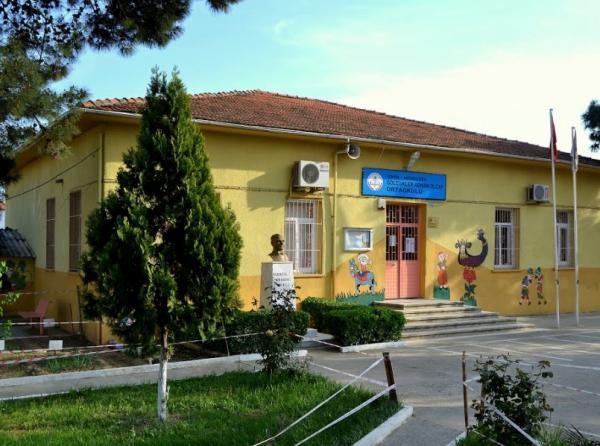 Gölcükler Adnan Olcay Ortaokulu