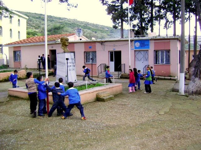 Özbek Ortaokulu