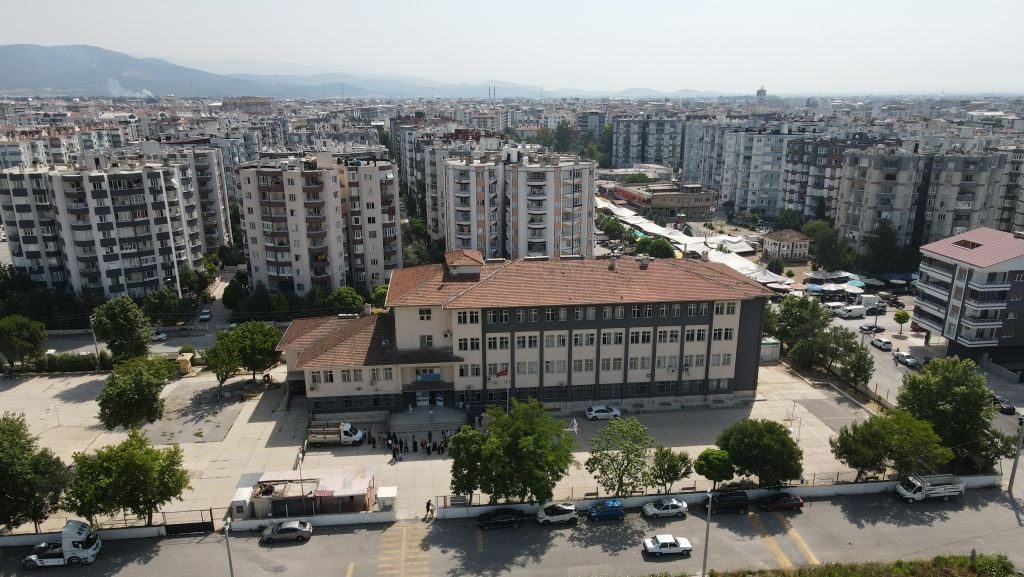 Şehit Kadir Altuntaş Cumhuriyet Ortaokulu
