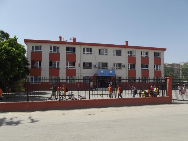 Şehit Teğmen Serdar Genç İlkokulu