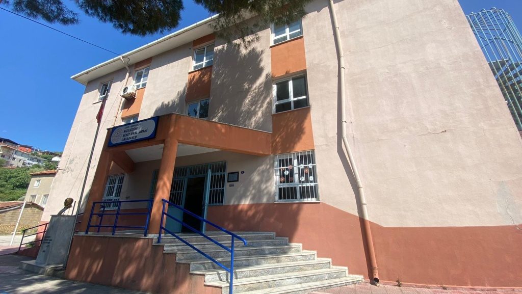 Kızılüzüm Şehit Ünal Sipahi İlkokulu