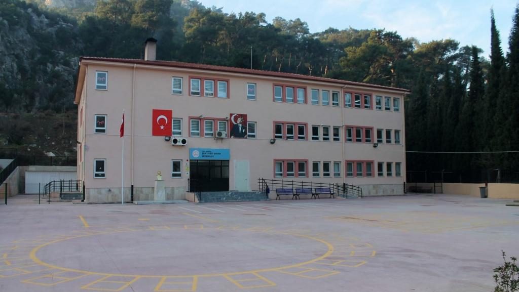 Şehit Yiğit Şahan Ortaokulu