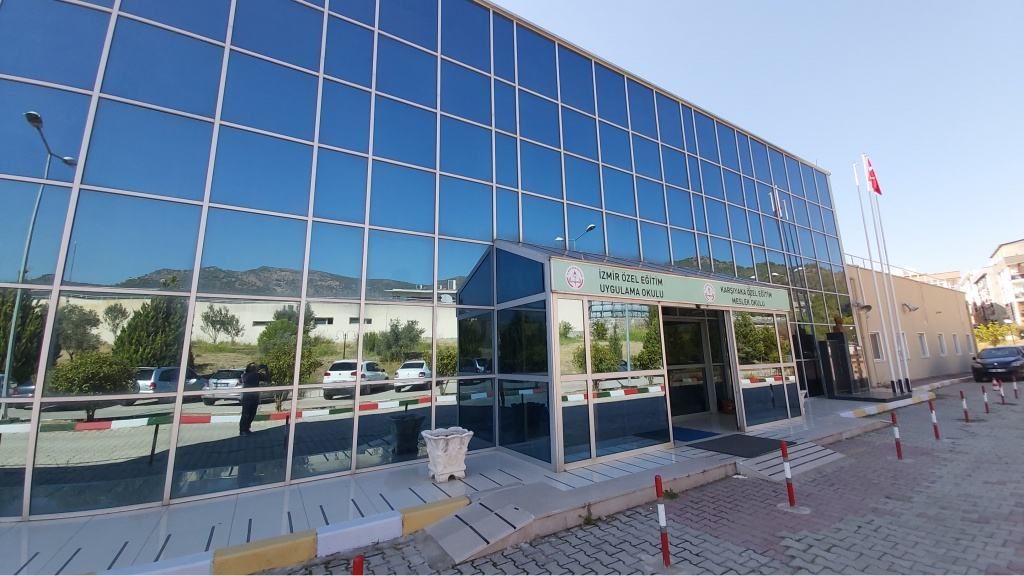 İzmir Özel Eğitim Uygulama Okulu III. Kademe