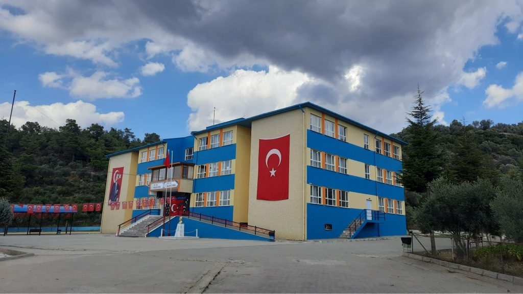 Çayağzı Ortaokulu