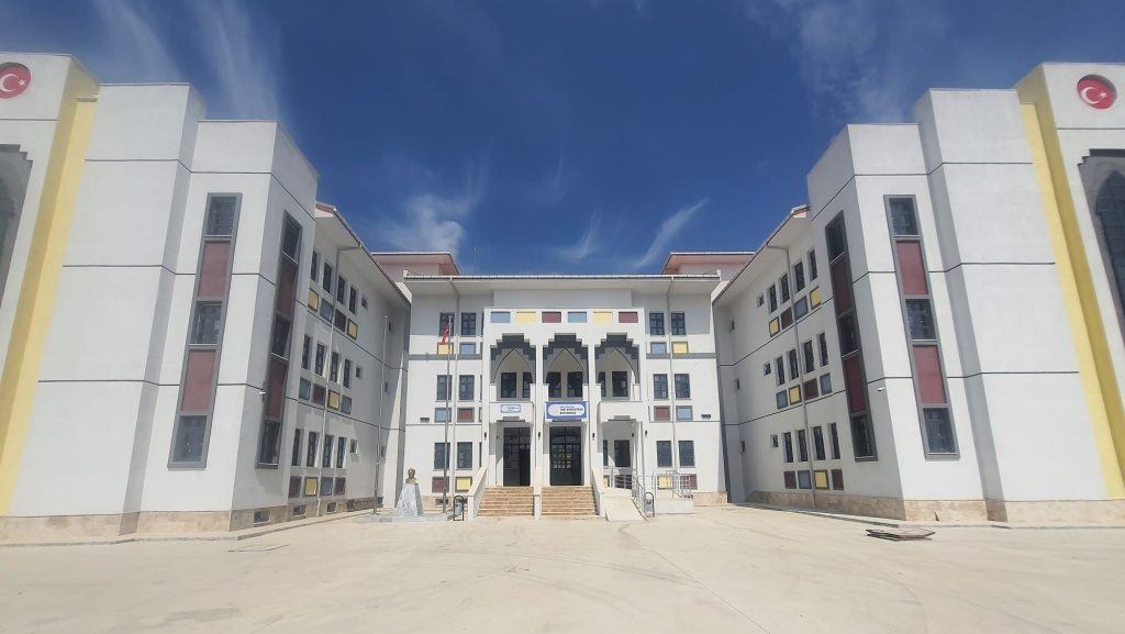 TOKİ Kemalpaşa Ortaokulu