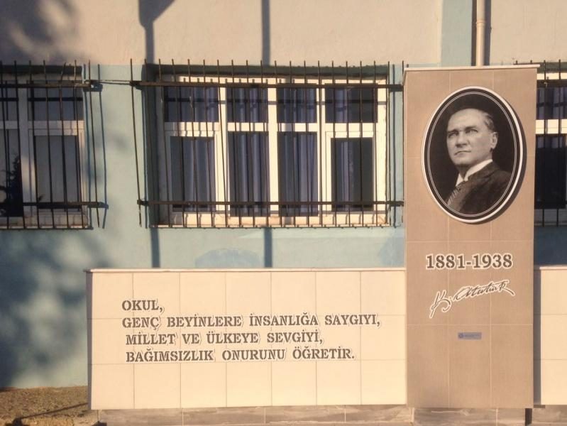 Burhan Özfatura Ortaokulu