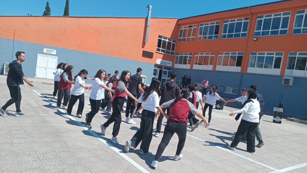 Kınık Mesleki ve Teknik Anadolu Lisesi