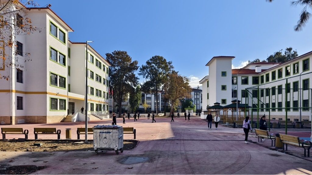 Selçuk Şehit Polis Demet Sezen Mesleki ve Teknik Anadolu Lisesi