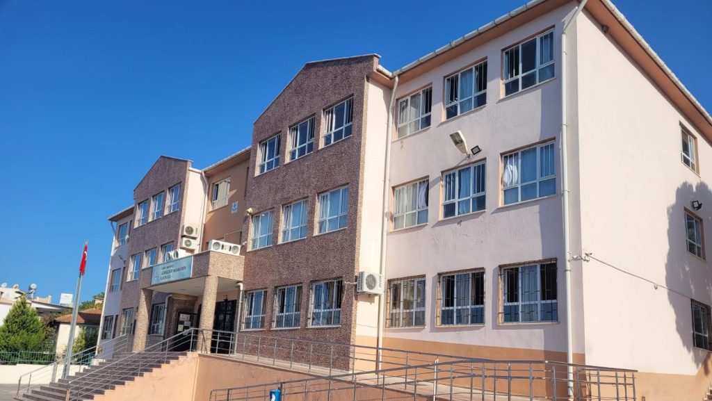 Gümüldür Öğretmen Emine Yazlalı Ortaokulu