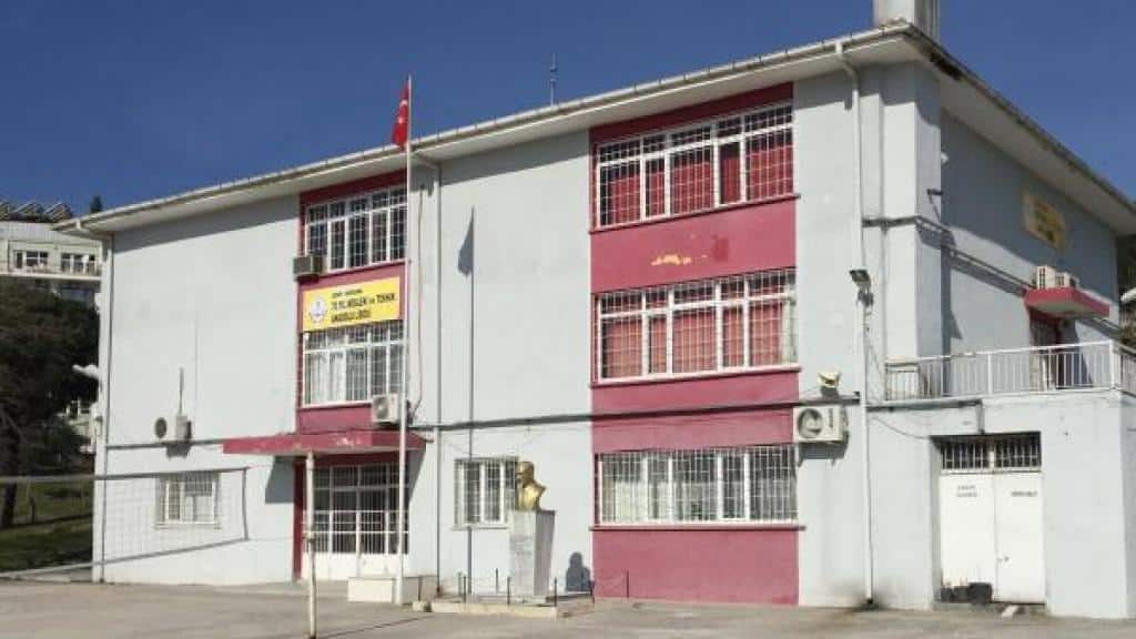 Bergama 70. Yıl Mesleki ve Teknik Anadolu Lisesi