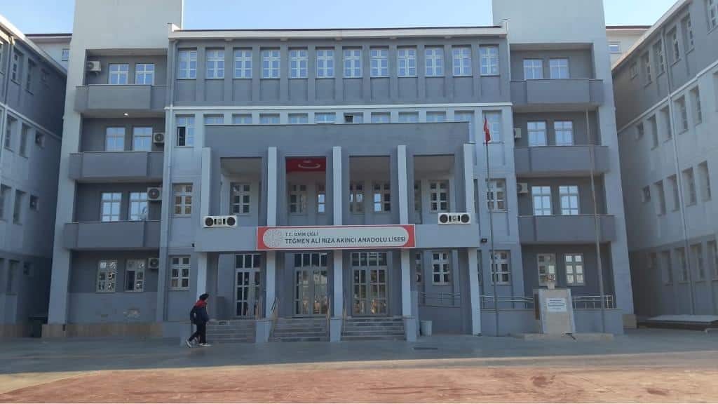 Çiğli Teğmen Ali Rıza Akıncı Anadolu Lisesi
