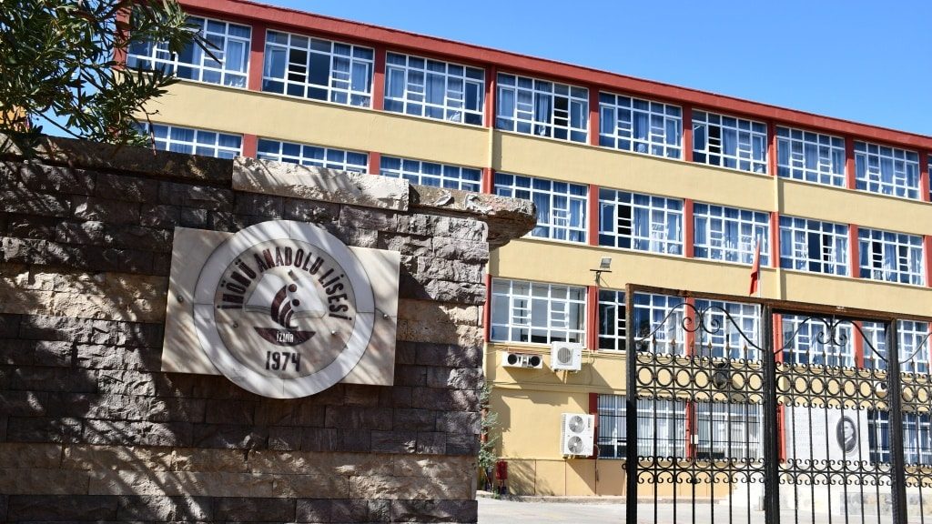 İnönü Anadolu Lisesi