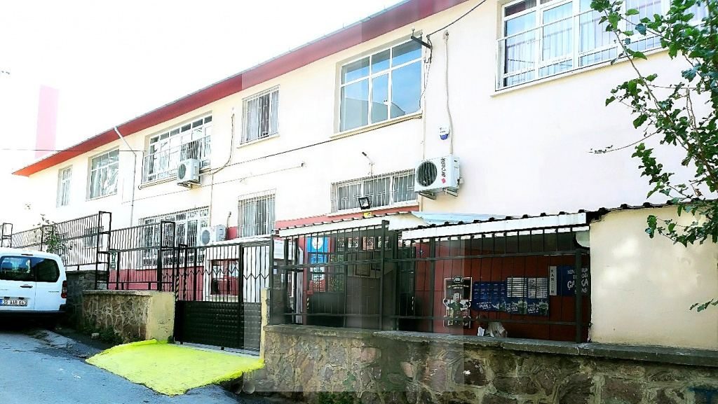 Ekrem Hayri Üstündağ İlkokulu